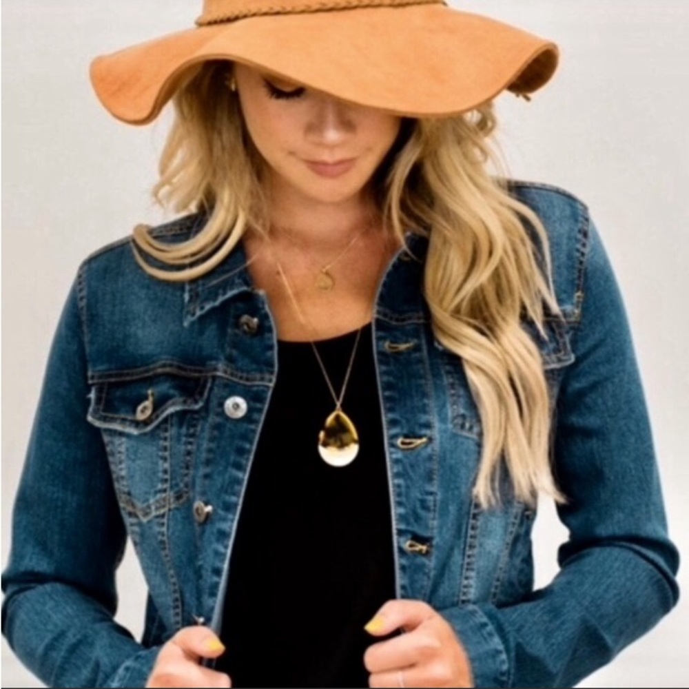 Dark wash denim long sleeve button front jean jacket
Fits true to size